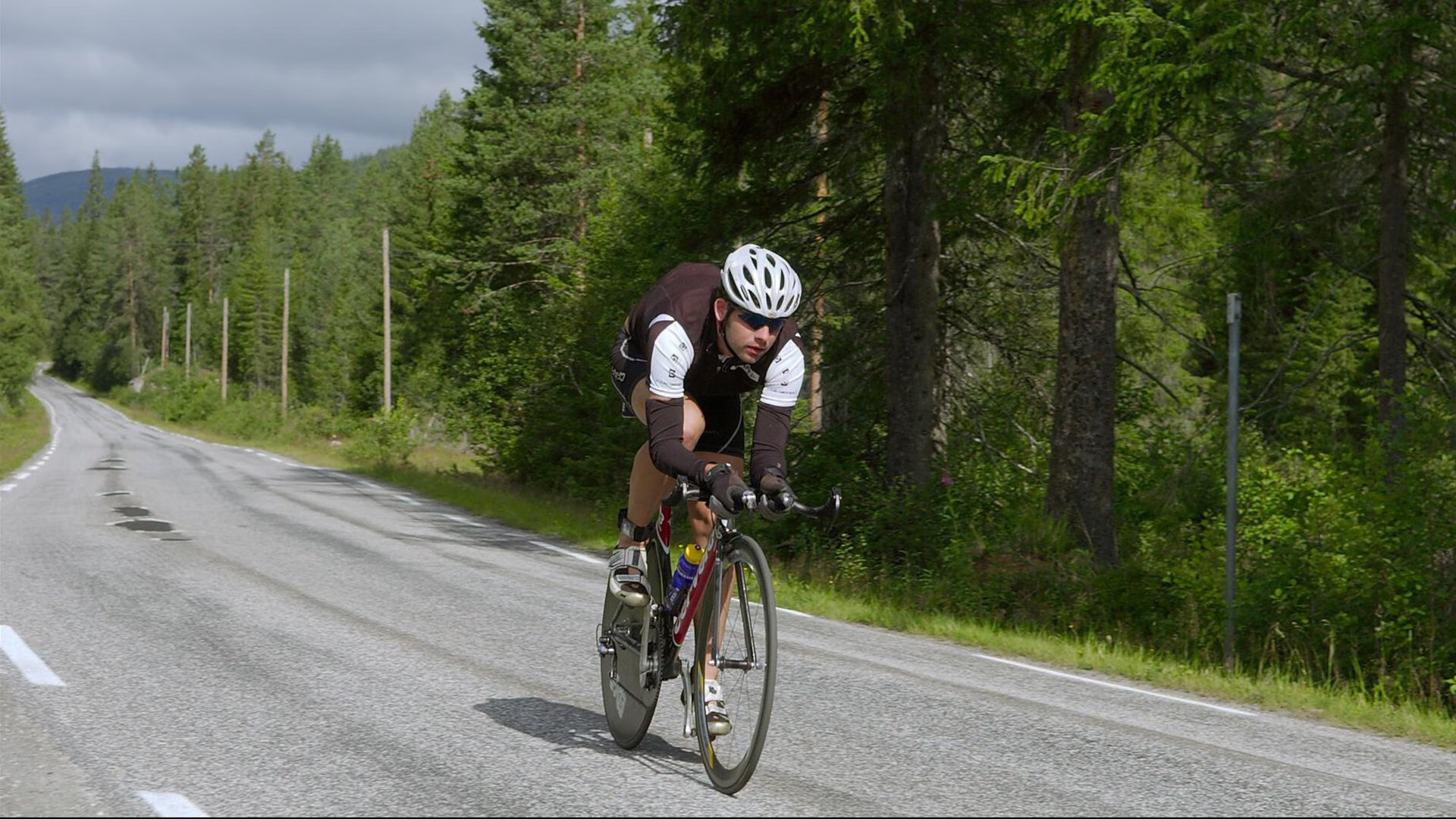 伊布赛后谦逊发言登热搜,切尔西爆冷热刺引发热议